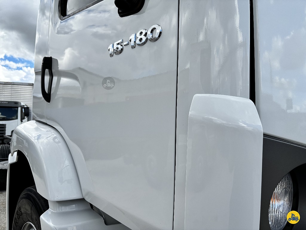 Caminhão VOLKSWAGEN VW 15180 Chassis ANO 2011 de Truck Mais Caminhões no Paraná