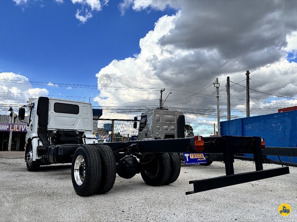 Caminhão VOLKSWAGEN VW 15180 Chassis ANO 2011 de Truck Mais Caminhões no Paraná