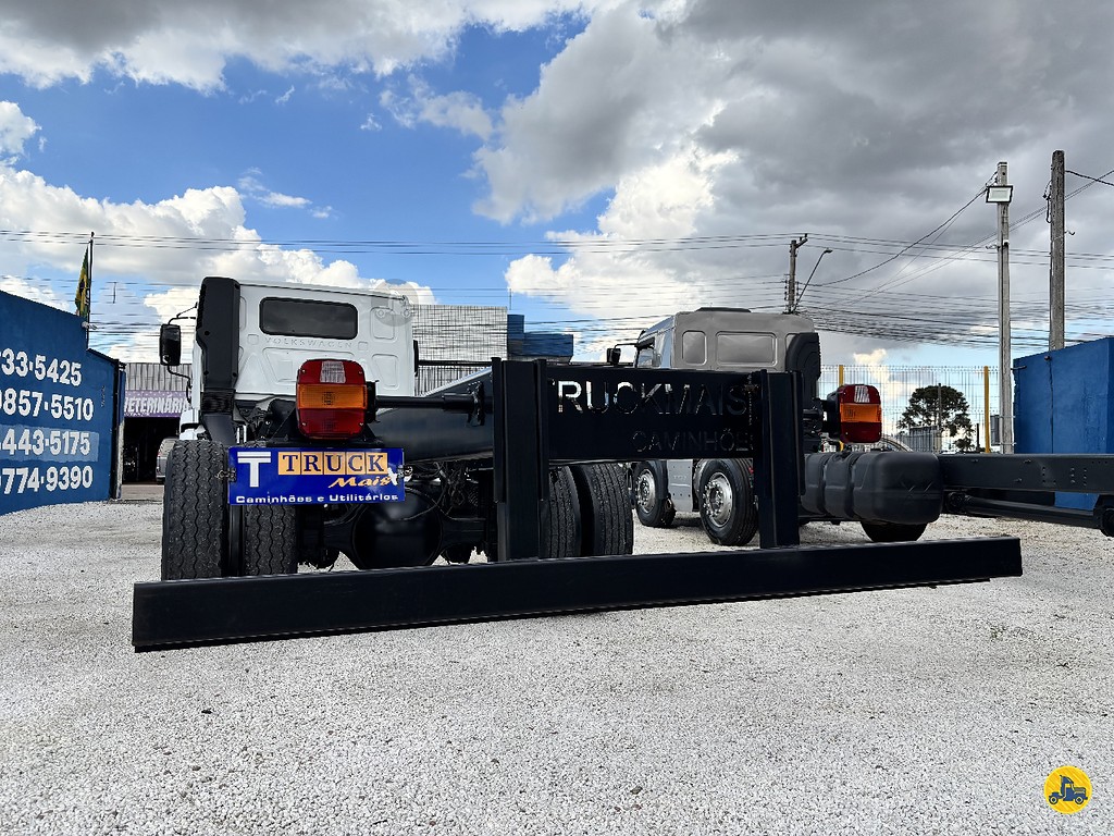 Caminhão VOLKSWAGEN VW 15180 Chassis ANO 2011 de Truck Mais Caminhões no Paraná
