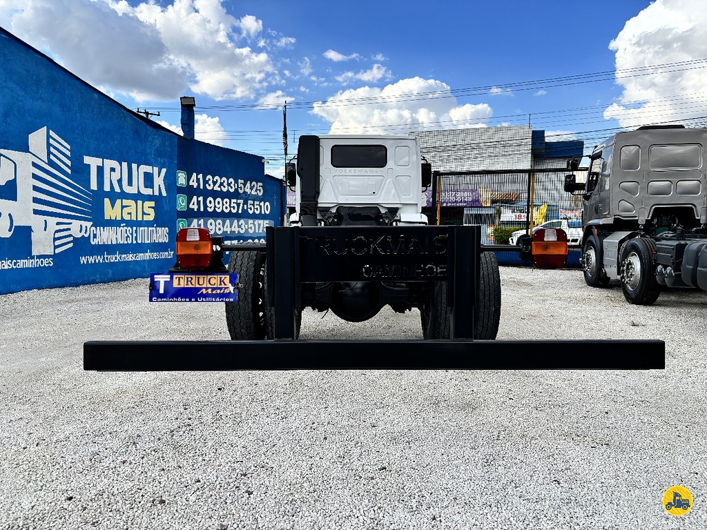 Caminhão VOLKSWAGEN VW 15180 Chassis ANO 2011 de Truck Mais Caminhões no Paraná