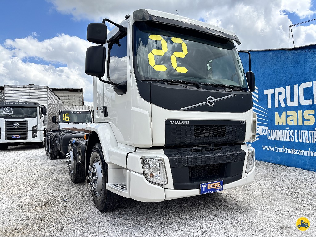 Caminhão VOLVO VM 330 Chassis ANO 2022 de Truck Mais Caminhões no Paraná
