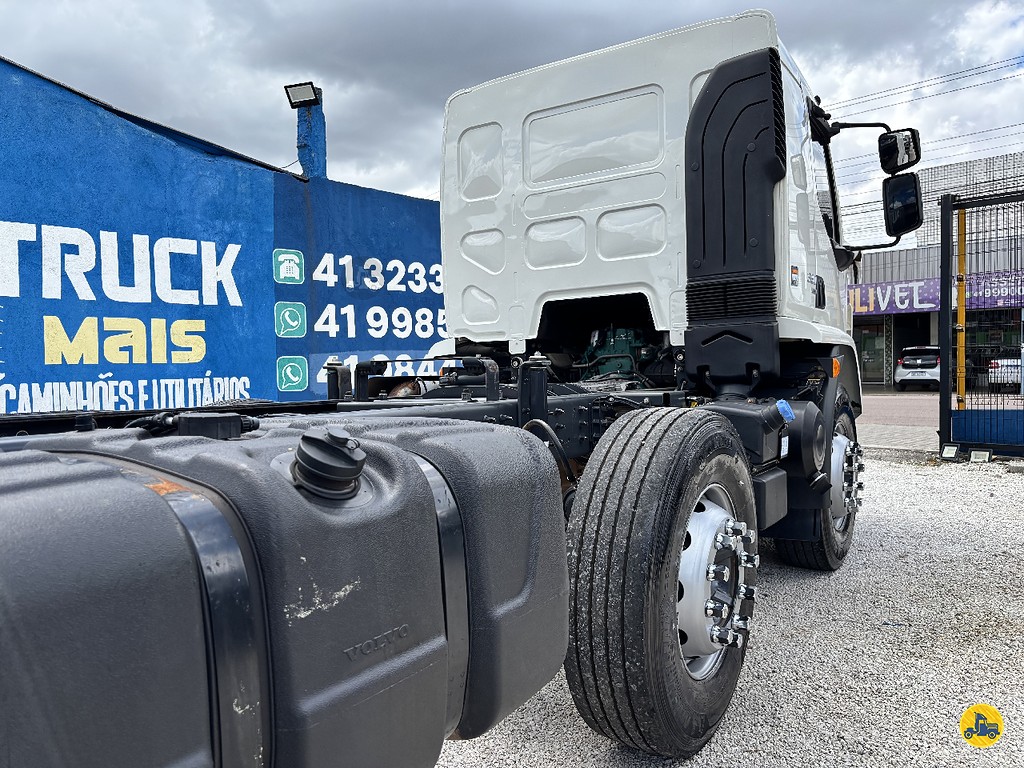 Caminhão VOLVO VM 330 Chassis ANO 2022 de Truck Mais Caminhões no Paraná
