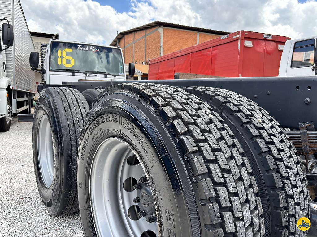 Caminhão VOLVO VM 330 Chassis ANO 2022 de Truck Mais Caminhões no Paraná