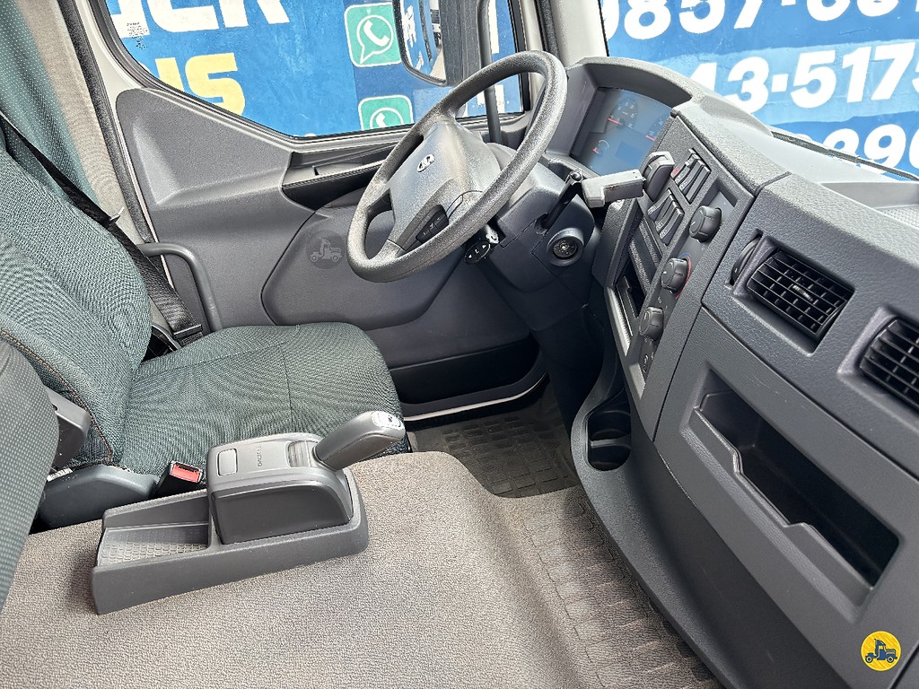 Caminhão VOLVO VM 330 Chassis ANO 2022 de Truck Mais Caminhões no Paraná