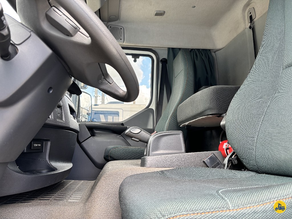 Caminhão VOLVO VM 330 Chassis ANO 2022 de Truck Mais Caminhões no Paraná