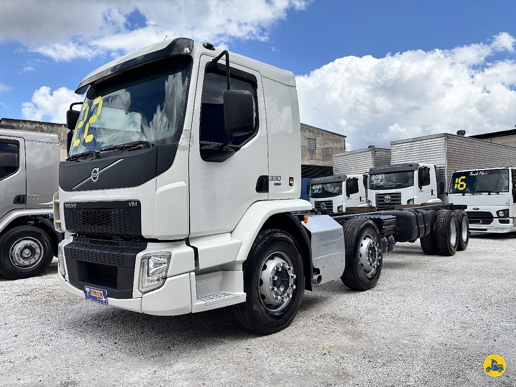 Caminhão VOLVO VM 330 Chassis ANO 2022 de Truck Mais Caminhões no Paraná