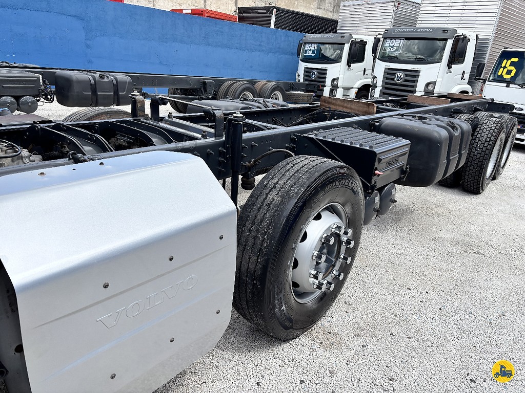 Caminhão VOLVO VM 330 Chassis ANO 2022 de Truck Mais Caminhões no Paraná