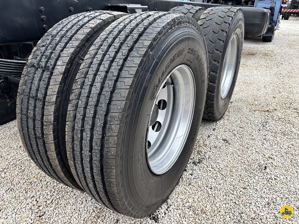 Caminhão VOLKSWAGEN VW 24250 Carga Seca ANO 2008 de Truck Mais Caminhões no Paraná