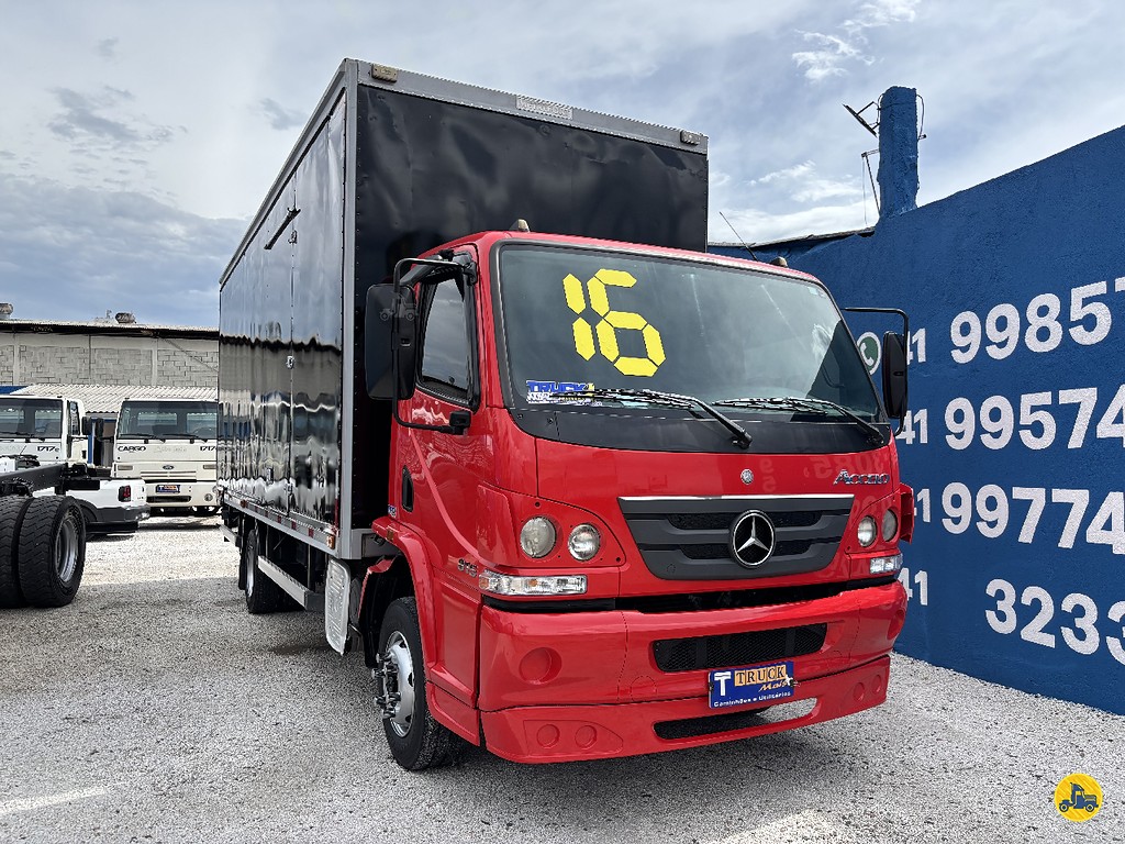Caminhão MERCEDES BENZ MB 815 Baú Furgão ANO 2016 de Truck Mais Caminhões no Paraná