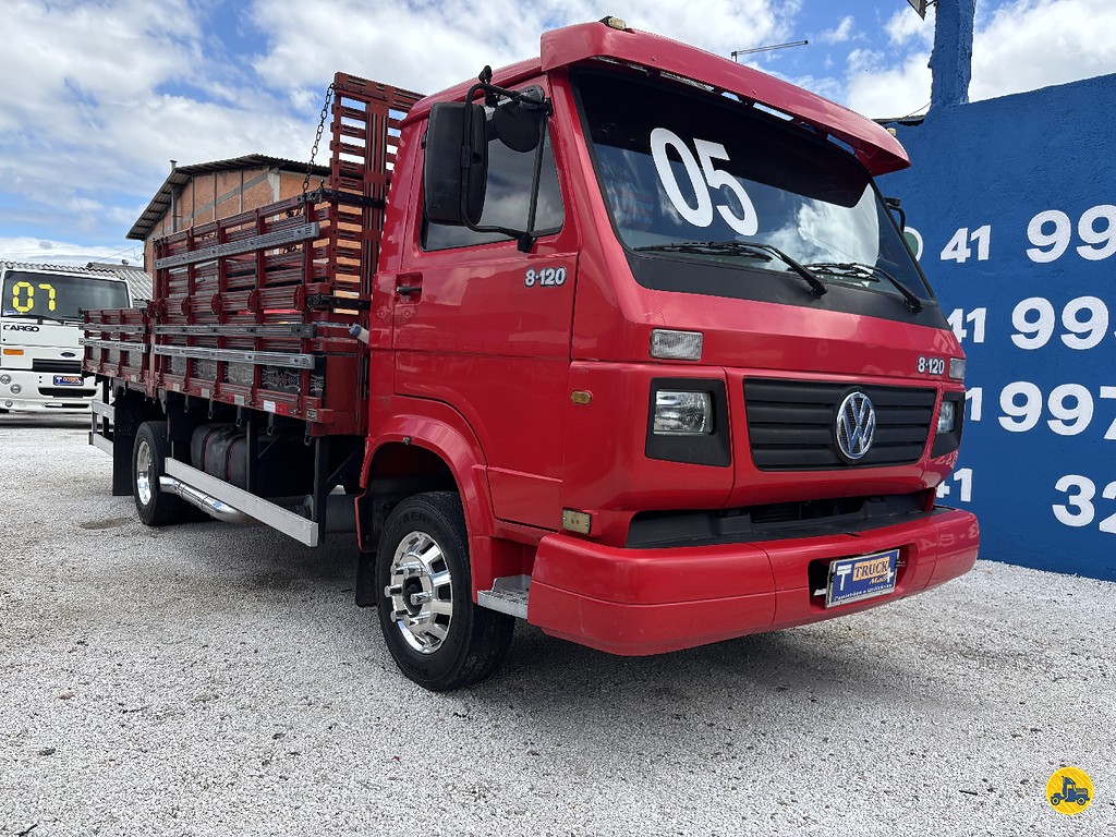 Caminhão VOLKSWAGEN VW 8120 Carroceria ANO 2005 de Truck Mais Caminhões no Paraná