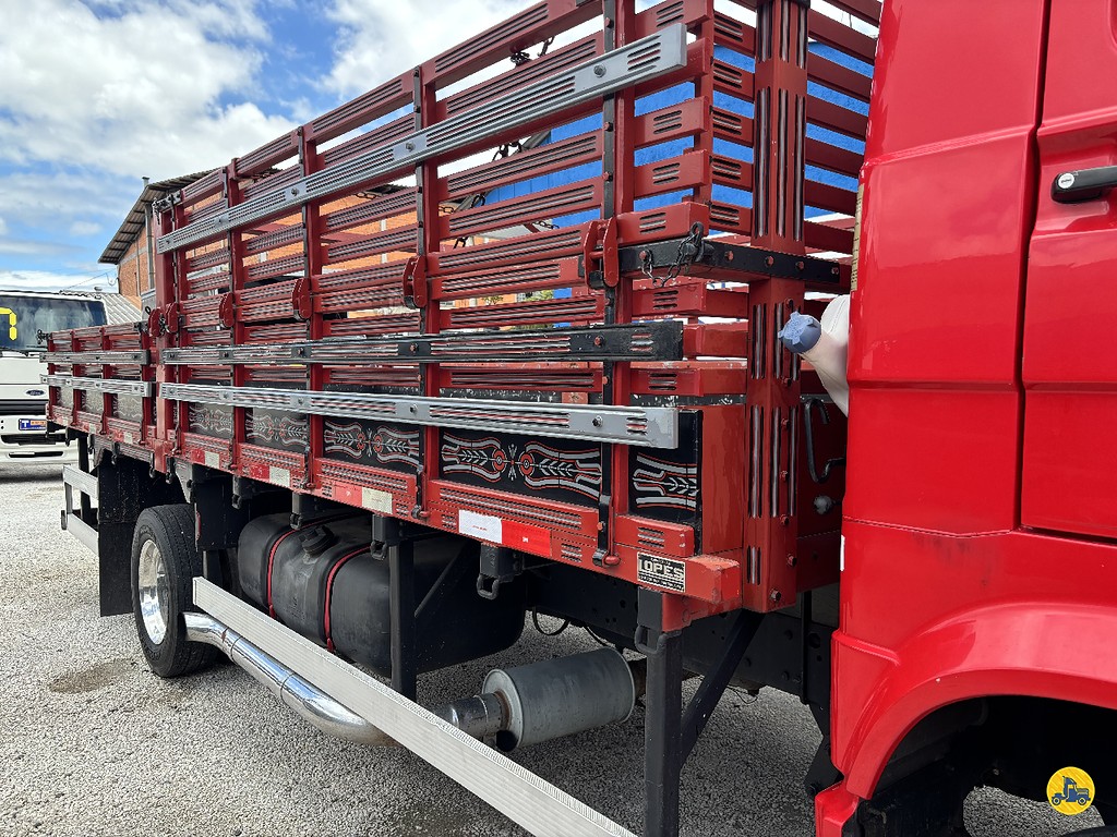 Caminhão VOLKSWAGEN VW 8120 Carroceria ANO 2005 de Truck Mais Caminhões no Paraná