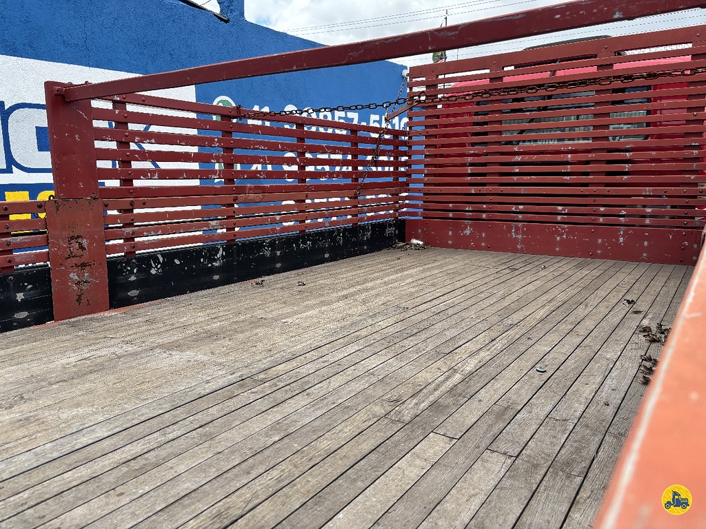 Caminhão VOLKSWAGEN VW 8120 Carroceria ANO 2005 de Truck Mais Caminhões no Paraná