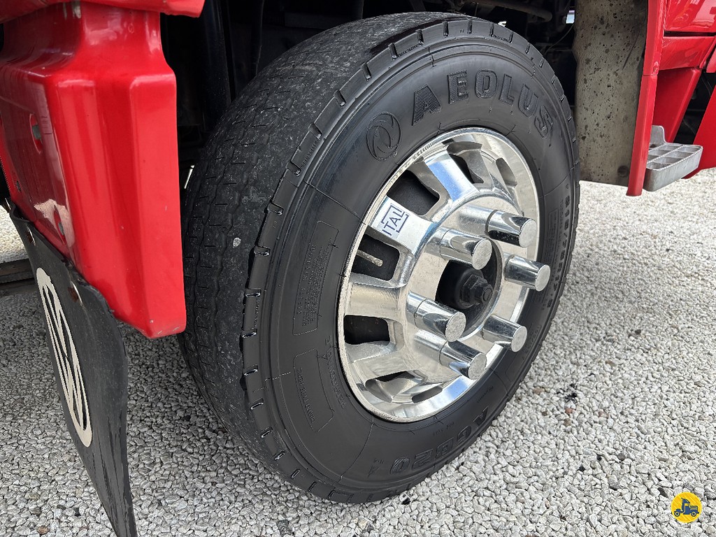 Caminhão VOLKSWAGEN VW 8120 Carroceria ANO 2005 de Truck Mais Caminhões no Paraná