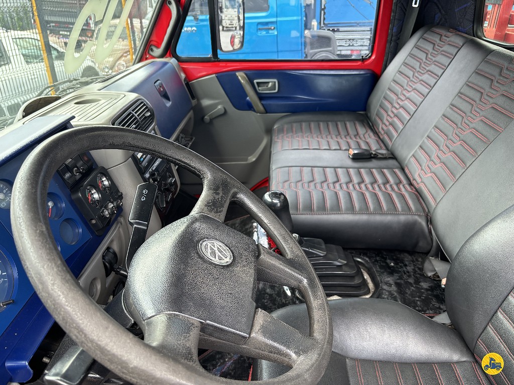 Caminhão VOLKSWAGEN VW 8120 Carroceria ANO 2005 de Truck Mais Caminhões no Paraná