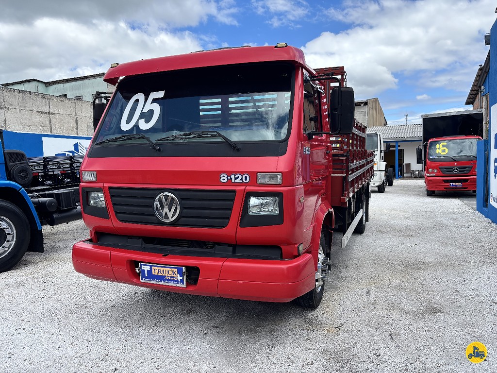 Caminhão VOLKSWAGEN VW 8120 Carroceria ANO 2005 de Truck Mais Caminhões no Paraná
