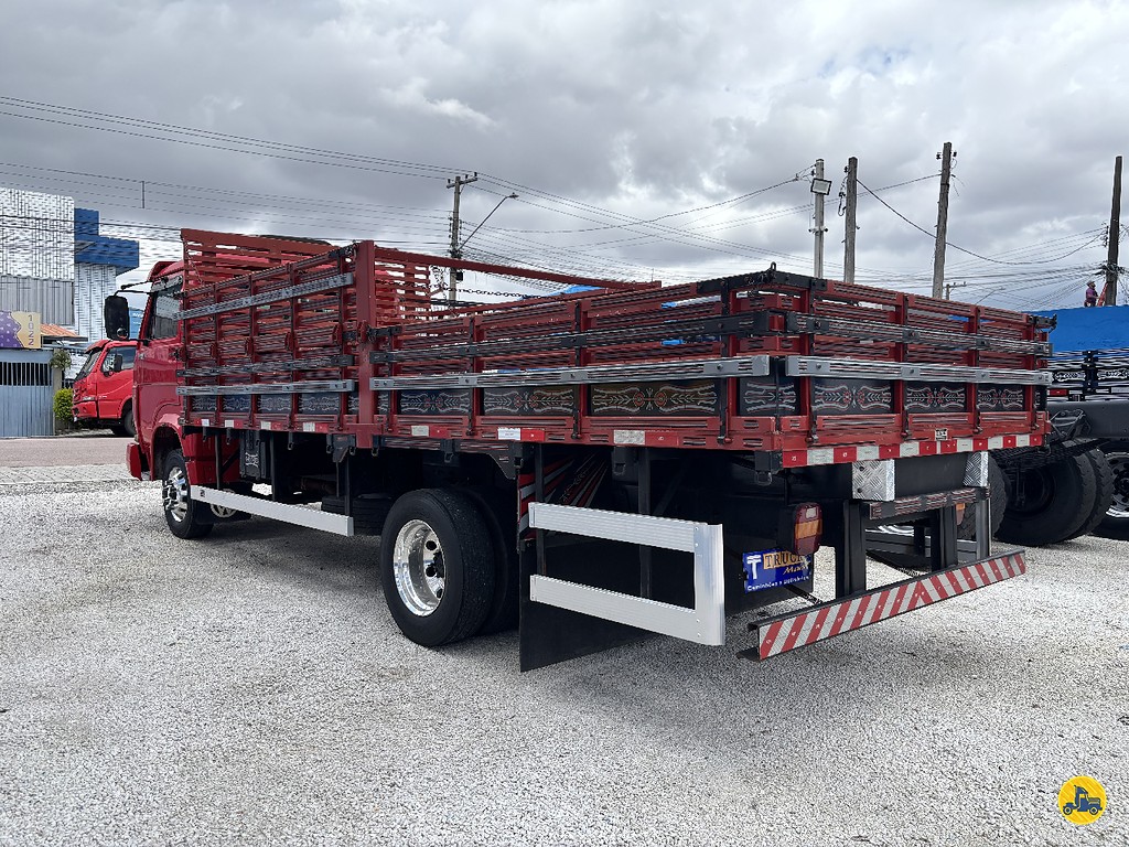 Caminhão VOLKSWAGEN VW 8120 Carroceria ANO 2005 de Truck Mais Caminhões no Paraná