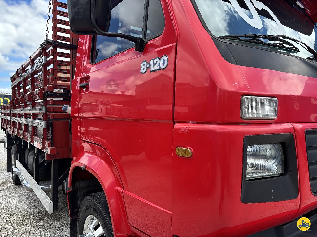 Caminhão VOLKSWAGEN VW 8120 Carroceria ANO 2005 de Truck Mais Caminhões no Paraná
