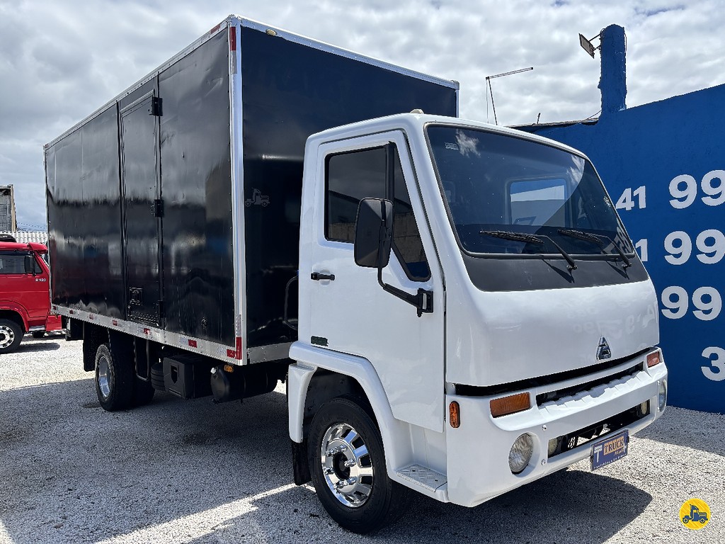 Caminhão AGRALE 8500&nbsp;CD Baú Furgão + Plataforma Elevatória ANO 2009 de Truck Mais Caminhões no Paraná