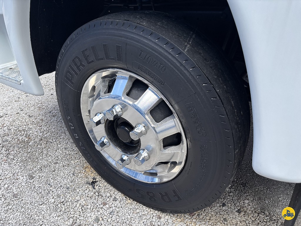 Caminhão AGRALE 8500&nbsp;CD Baú Furgão + Plataforma Elevatória ANO 2009 de Truck Mais Caminhões no Paraná