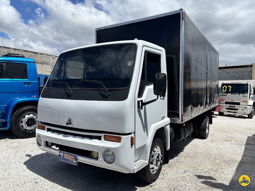 Caminhão AGRALE 8500&nbsp;CD Baú Furgão + Plataforma Elevatória ANO 2009 de Truck Mais Caminhões no Paraná