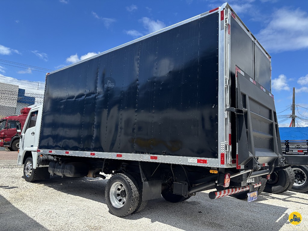 Caminhão AGRALE 8500&nbsp;CD Baú Furgão + Plataforma Elevatória ANO 2009 de Truck Mais Caminhões no Paraná