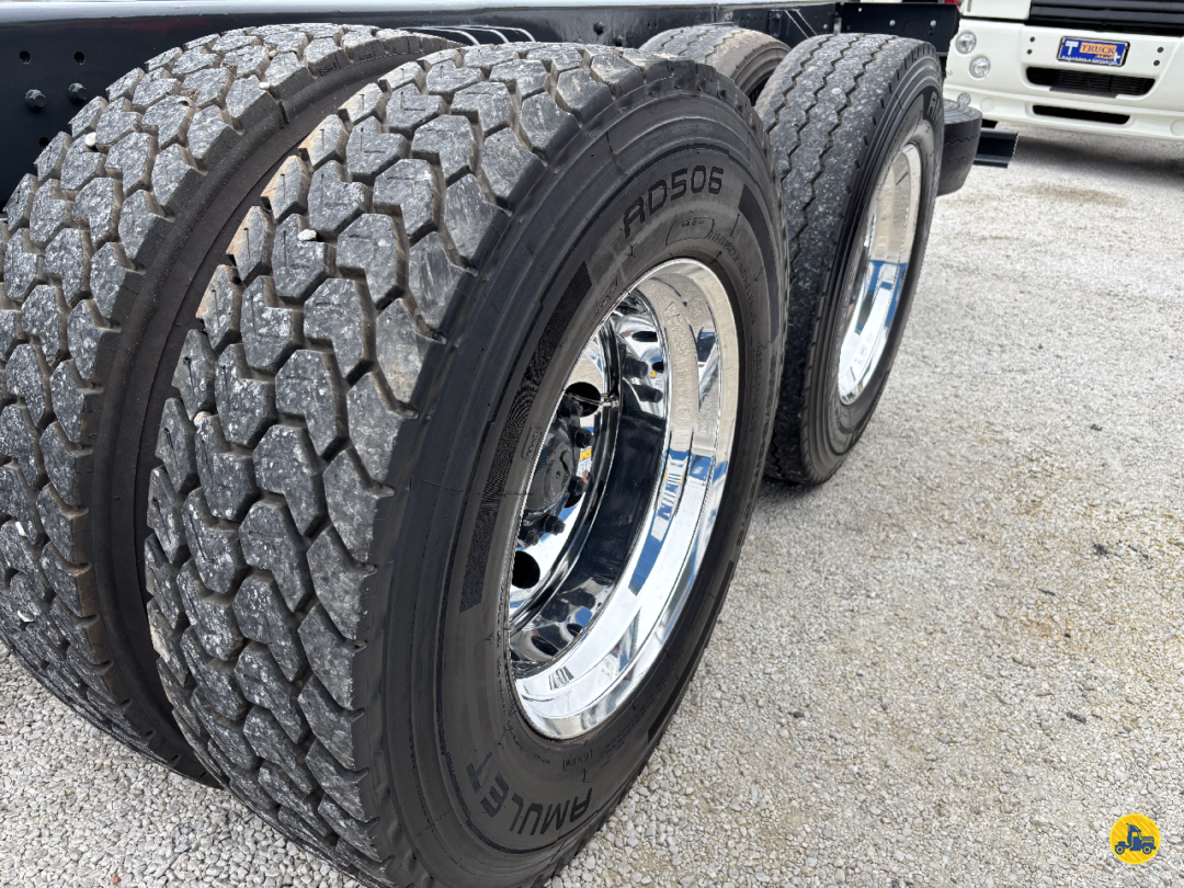 Caminhão VOLVO VM 260 Chassis ANO 2011 de Truck Mais Caminhões no Paraná