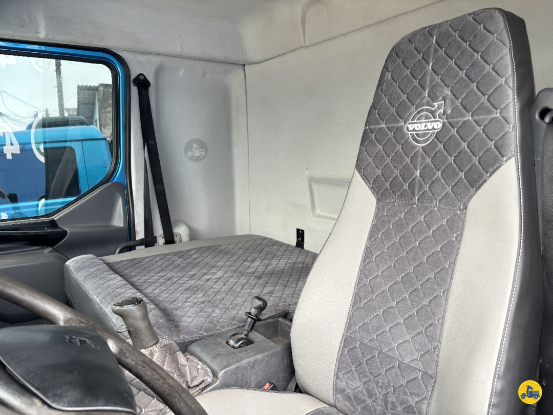 Caminhão VOLVO VM 260 Chassis ANO 2011 de Truck Mais Caminhões no Paraná