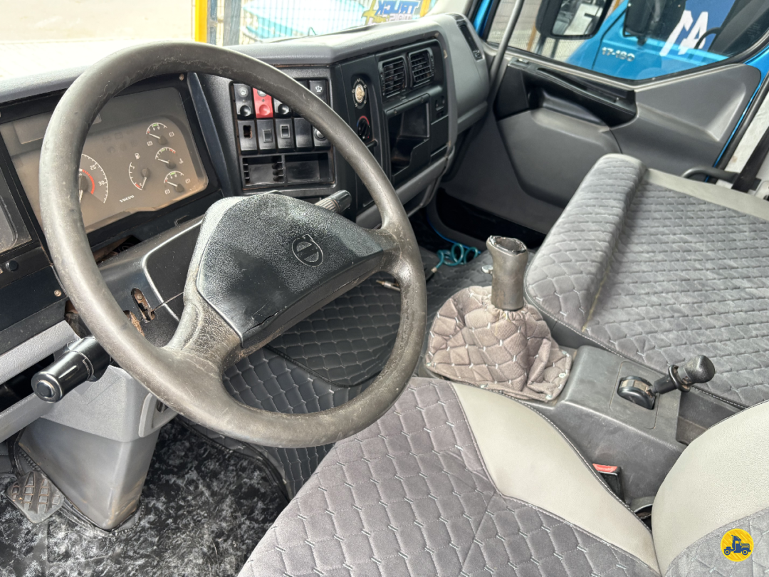 Caminhão VOLVO VM 260 Chassis ANO 2011 de Truck Mais Caminhões no Paraná