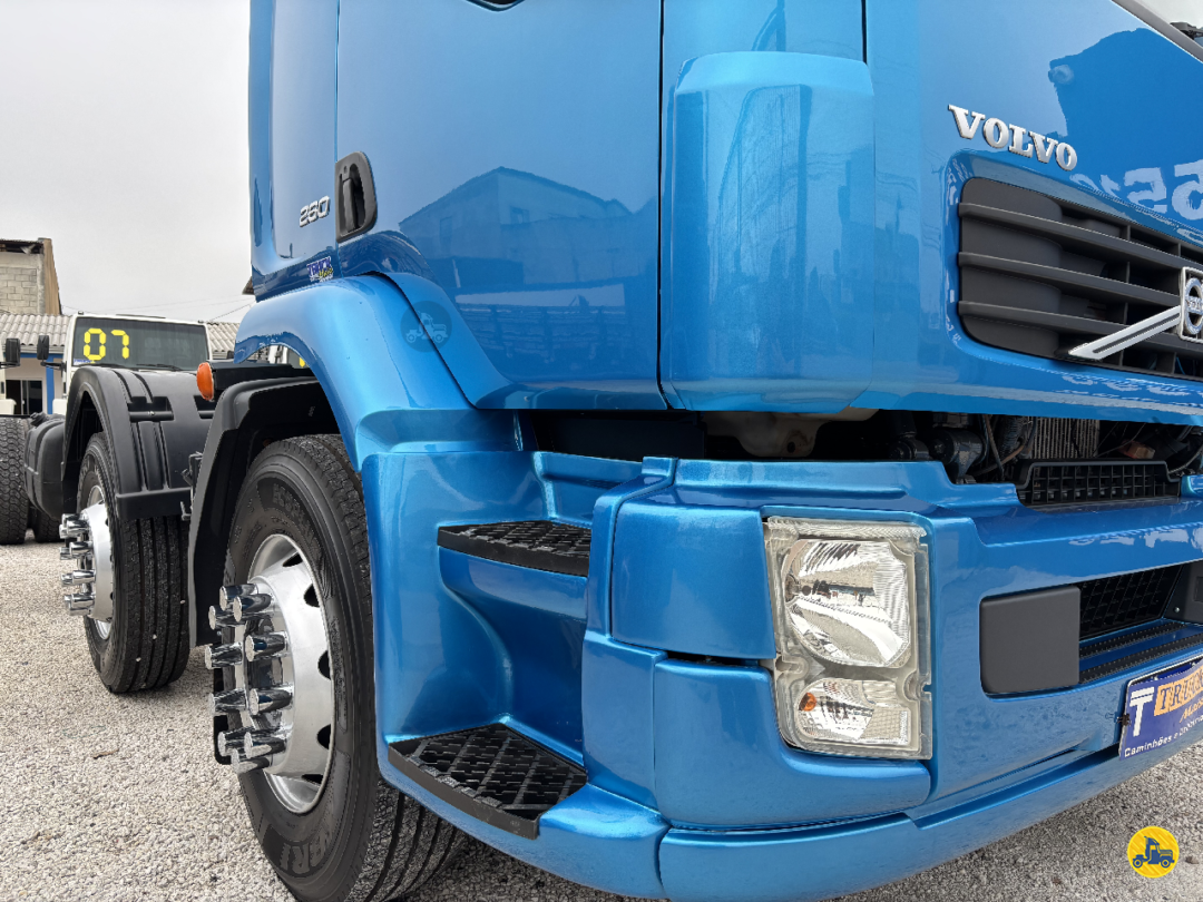Caminhão VOLVO VM 260 Chassis ANO 2011 de Truck Mais Caminhões no Paraná