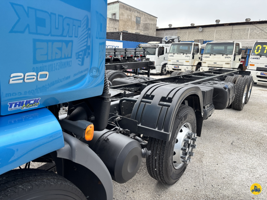 Caminhão VOLVO VM 260 Chassis ANO 2011 de Truck Mais Caminhões no Paraná