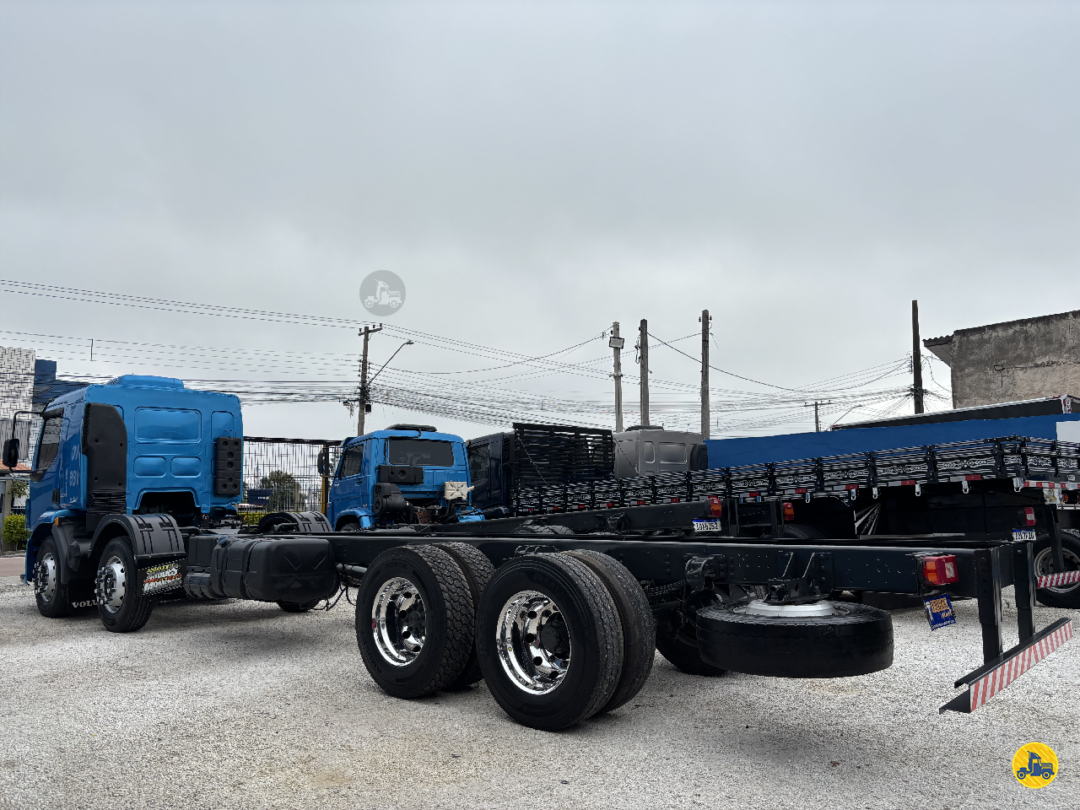 Caminhão VOLVO VM 260 Chassis ANO 2011 de Truck Mais Caminhões no Paraná