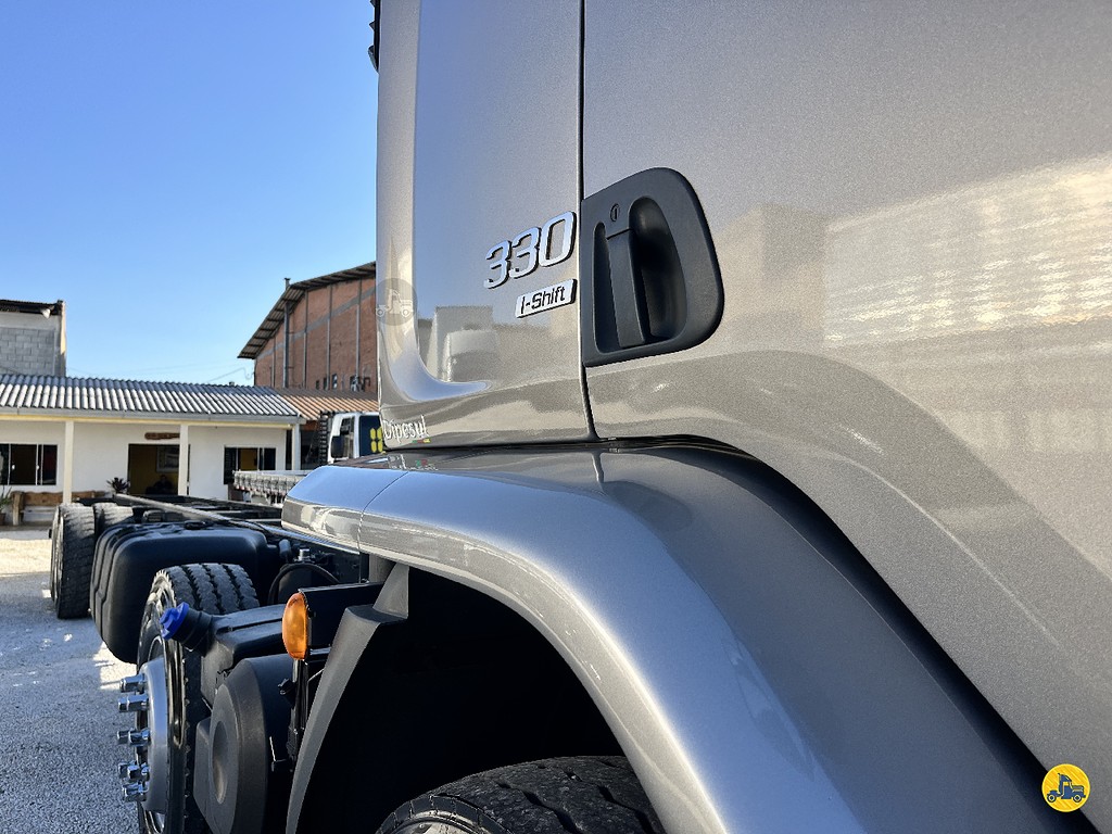 Caminhão VOLVO VM 330 Chassis ANO 2022 de Truck Mais Caminhões no Paraná