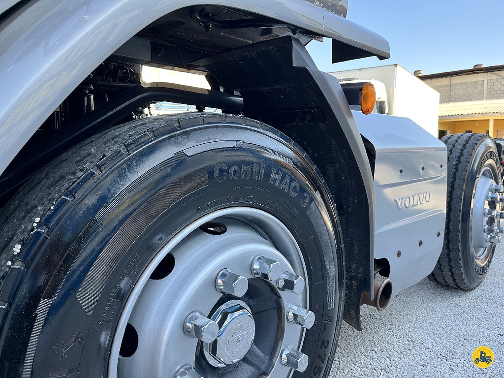 Caminhão VOLVO VM 330 Chassis ANO 2022 de Truck Mais Caminhões no Paraná