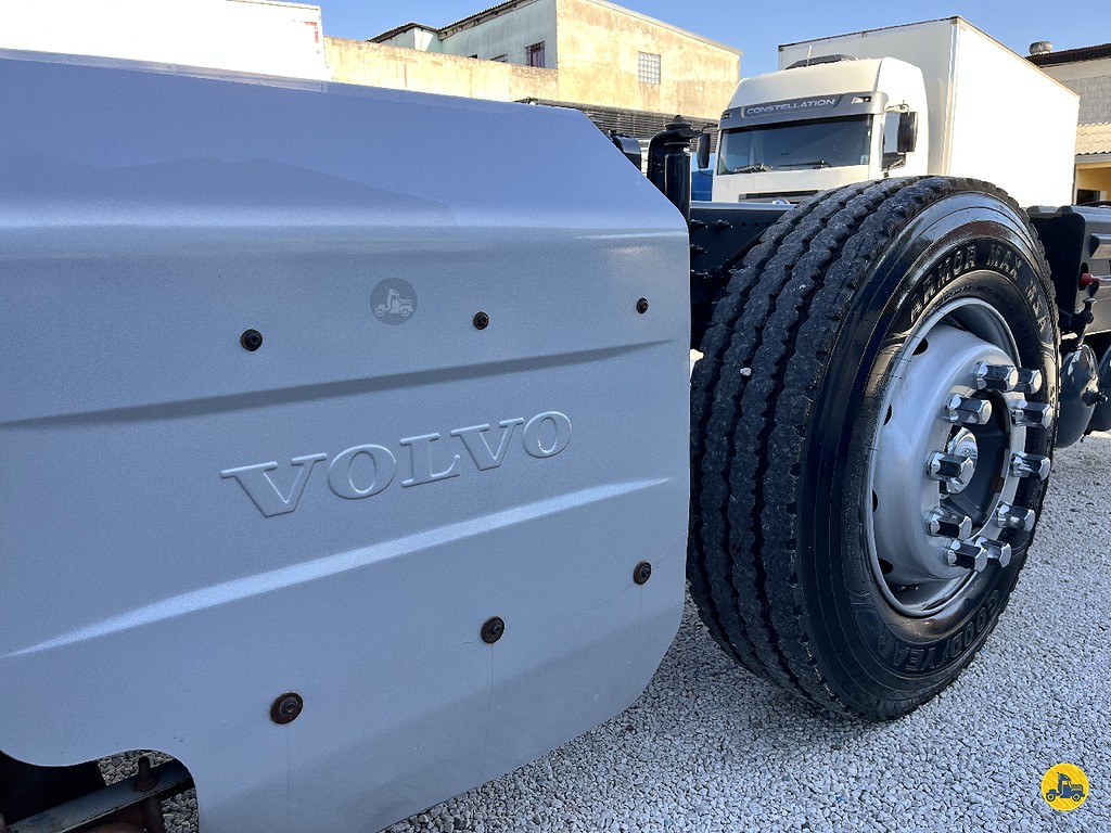 Caminhão VOLVO VM 330 Chassis ANO 2022 de Truck Mais Caminhões no Paraná