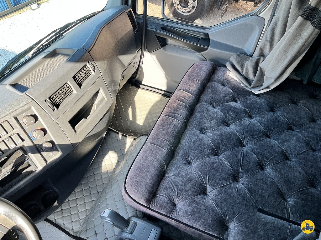 Caminhão VOLVO VM 330 Chassis ANO 2022 de Truck Mais Caminhões no Paraná