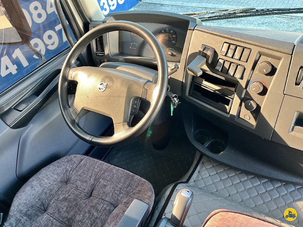 Caminhão VOLVO VM 330 Chassis ANO 2022 de Truck Mais Caminhões no Paraná