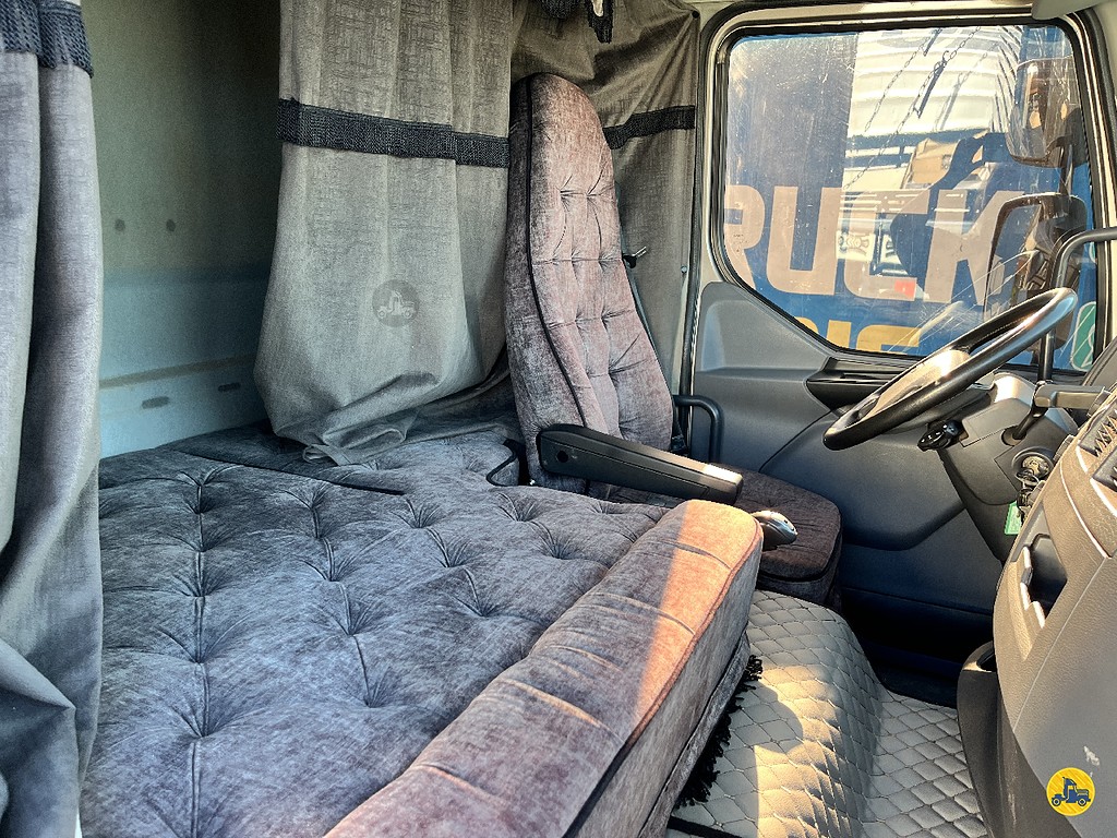 Caminhão VOLVO VM 330 Chassis ANO 2022 de Truck Mais Caminhões no Paraná