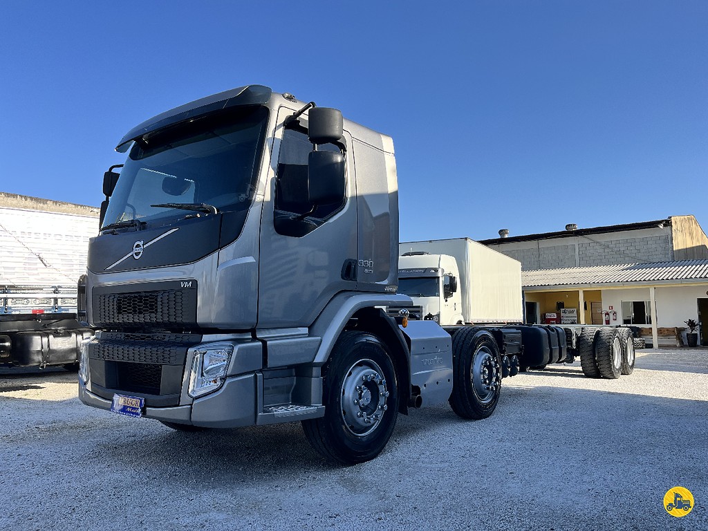 Caminhão VOLVO VM 330 Chassis ANO 2022 de Truck Mais Caminhões no Paraná