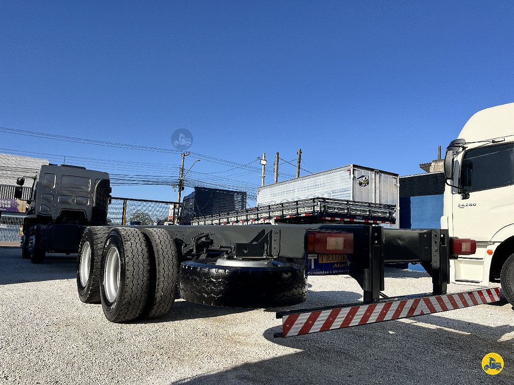 Caminhão VOLVO VM 330 Chassis ANO 2022 de Truck Mais Caminhões no Paraná