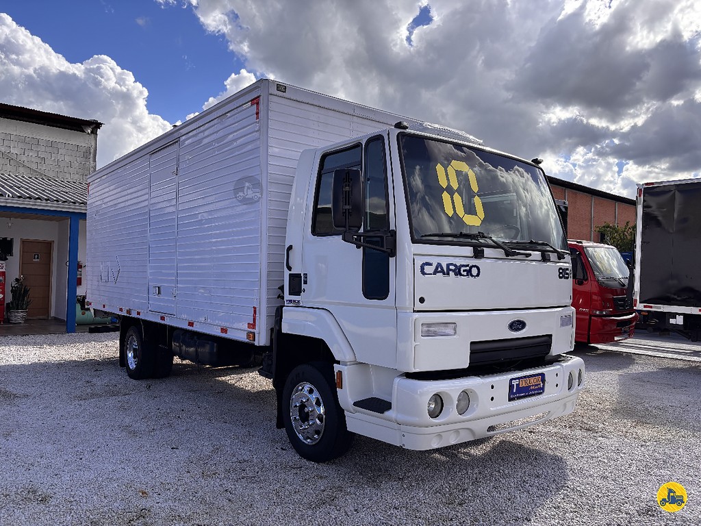 Caminhão FORD CARGO 815 Baú Furgão ANO 2010 de Truck Mais Caminhões no Paraná