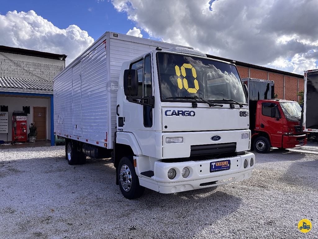 Caminhão FORD CARGO 815 Baú Furgão ANO 2010 de Truck Mais Caminhões no Paraná