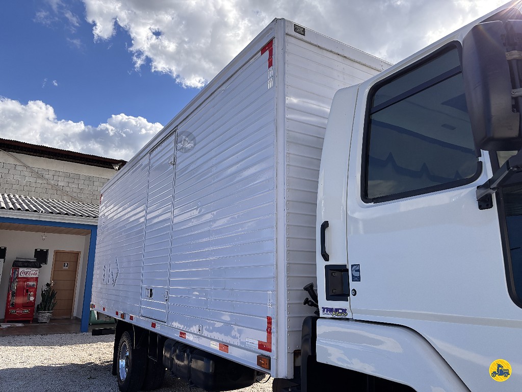 Caminhão FORD CARGO 815 Baú Furgão ANO 2010 de Truck Mais Caminhões no Paraná