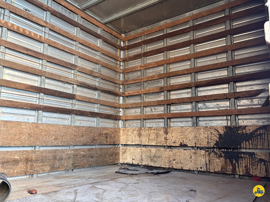 Caminhão FORD CARGO 815 Baú Furgão ANO 2010 de Truck Mais Caminhões no Paraná