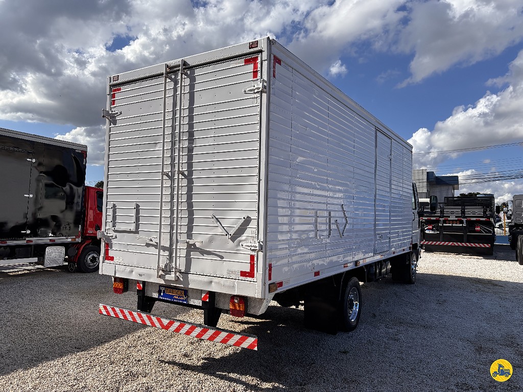Caminhão FORD CARGO 815 Baú Furgão ANO 2010 de Truck Mais Caminhões no Paraná