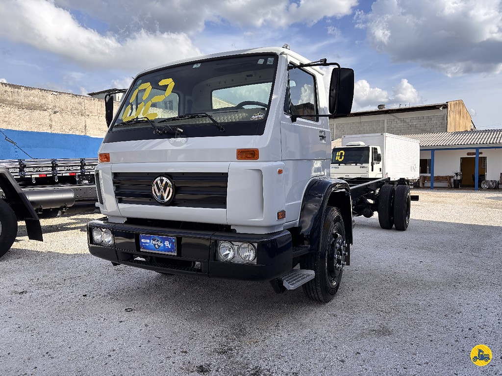Caminhão VOLKSWAGEN VW 13150 Chassis ANO 2002 de Truck Mais Caminhões no Paraná