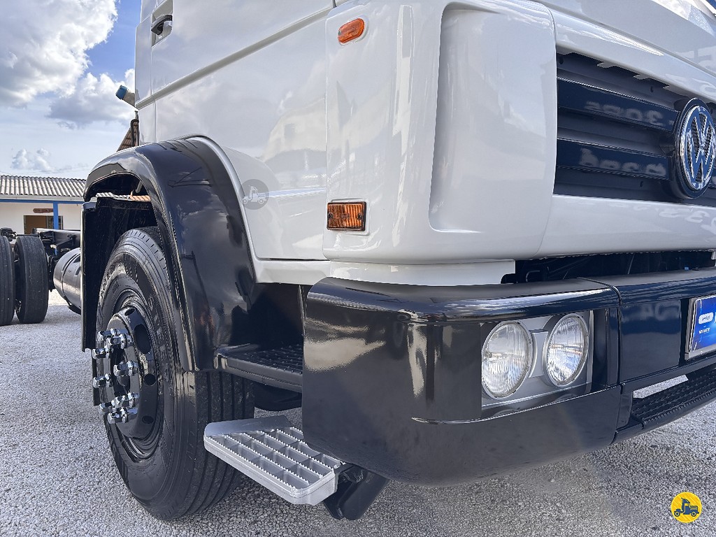 Caminhão VOLKSWAGEN VW 13150 Chassis ANO 2002 de Truck Mais Caminhões no Paraná