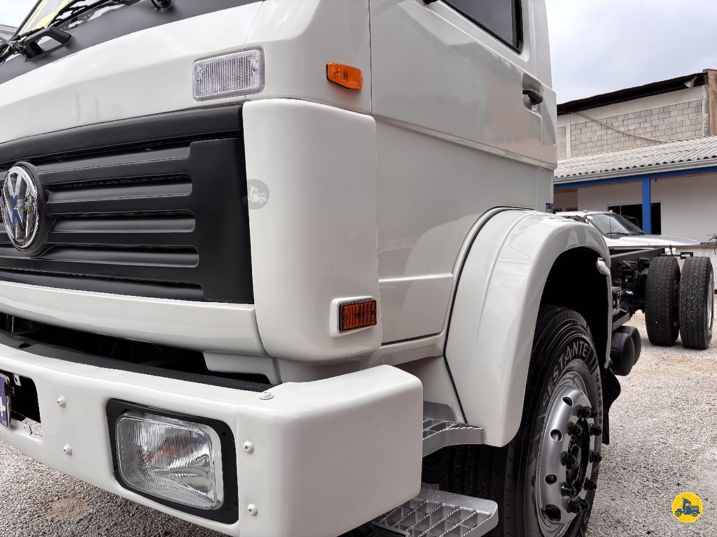 Caminhão VOLKSWAGEN VW 16170 Chassis ANO 1999 de Truck Mais Caminhões no Paraná