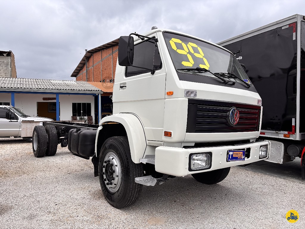 Caminhão VOLKSWAGEN VW 16170 Chassis ANO 1999 de Truck Mais Caminhões no Paraná