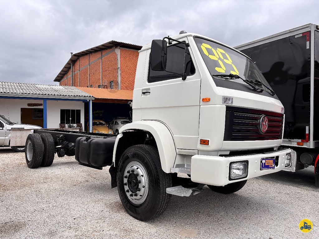 Caminhão VOLKSWAGEN VW 16170 Chassis ANO 1999 de Truck Mais Caminhões no Paraná