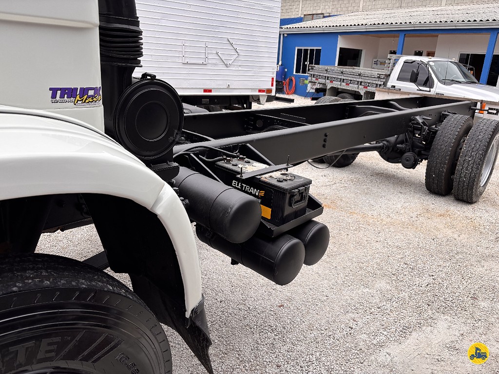 Caminhão VOLKSWAGEN VW 16170 Chassis ANO 1999 de Truck Mais Caminhões no Paraná